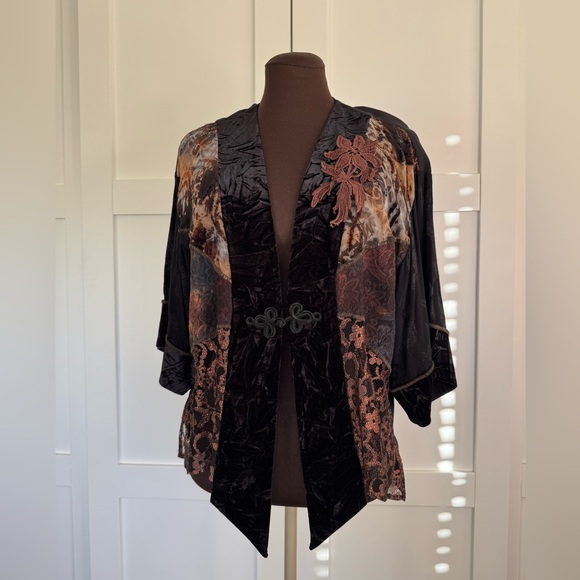 Spencer Alexis Open Front Burnout One Button Top - Picture 5 of 12